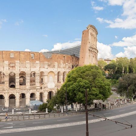 Iflat Unforgettable In Front Of Colosseum Рим Экстерьер фото