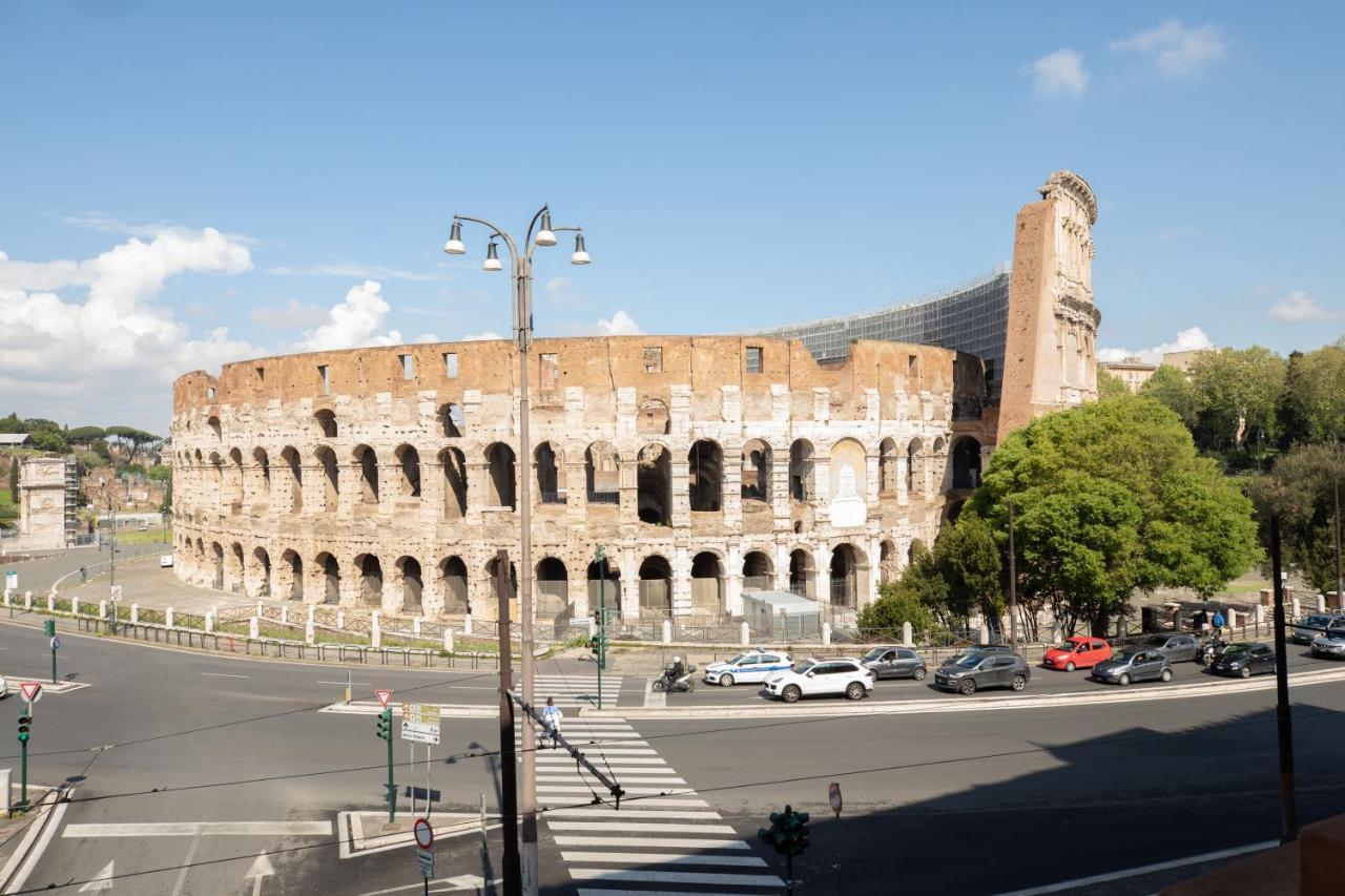 Iflat Unforgettable In Front Of Colosseum Рим Экстерьер фото